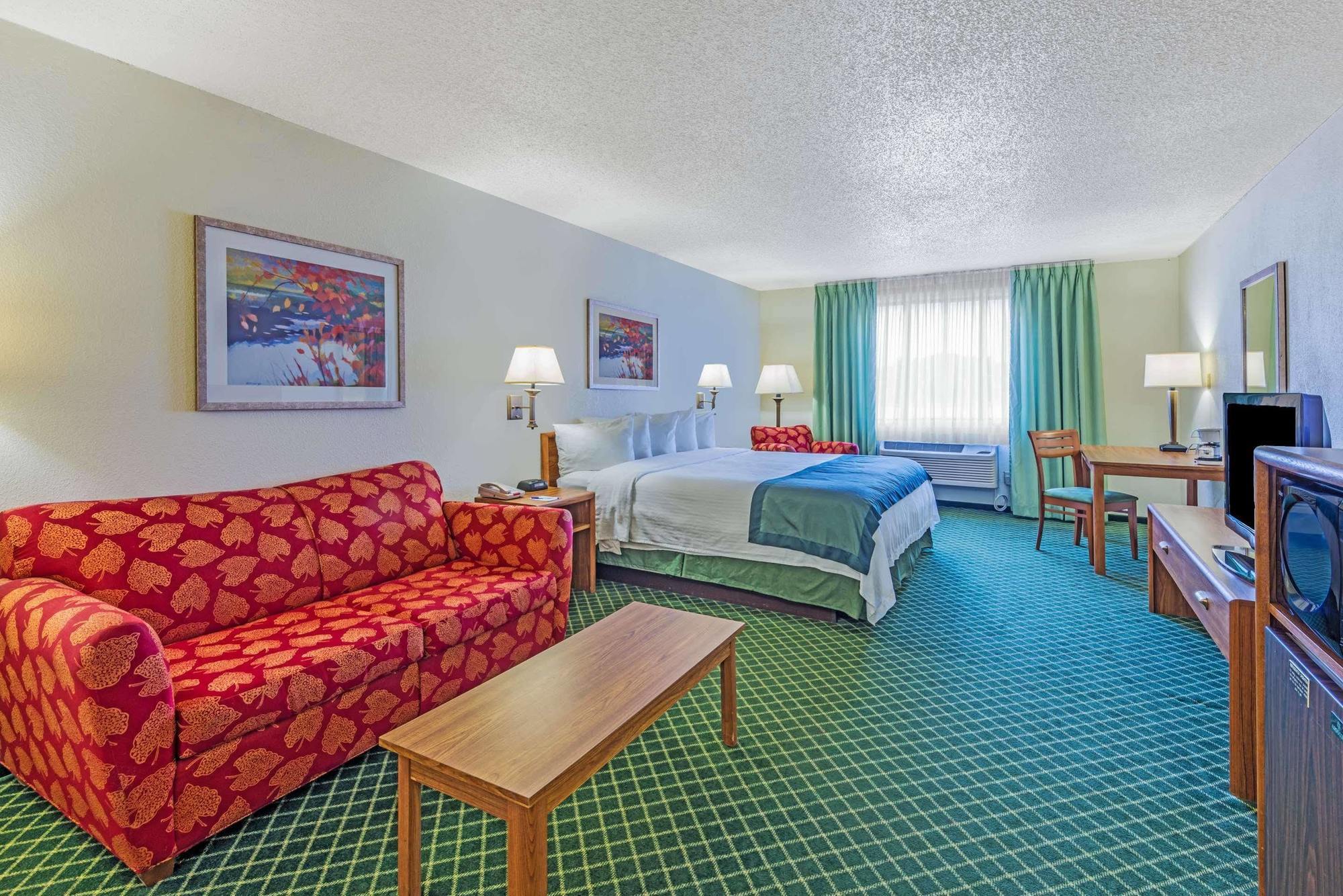 Baymont By Wyndham Salina Hotel Exterior photo